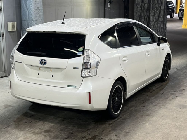 TOYOTA PRIUS ALPHA 2014