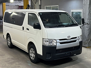TOYOTA HIACE VAN 2020