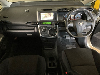 TOYOTA WISH 2011