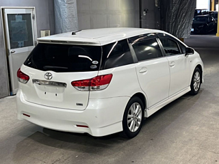 TOYOTA WISH 2011