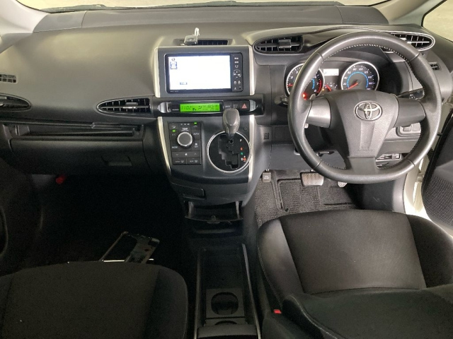 TOYOTA WISH 2011