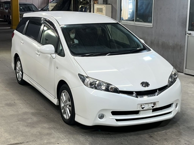 TOYOTA WISH 2011