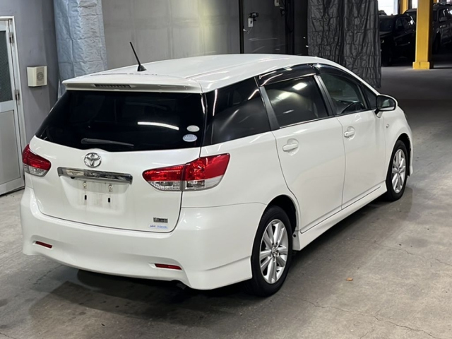 TOYOTA WISH 2011
