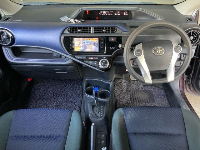 TOYOTA AQUA 2015