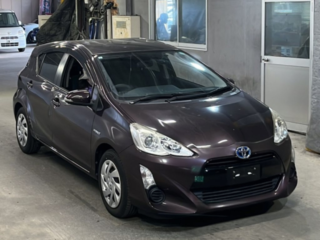 TOYOTA AQUA 2015