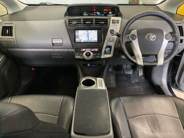TOYOTA PRIUS ALPHA 2012