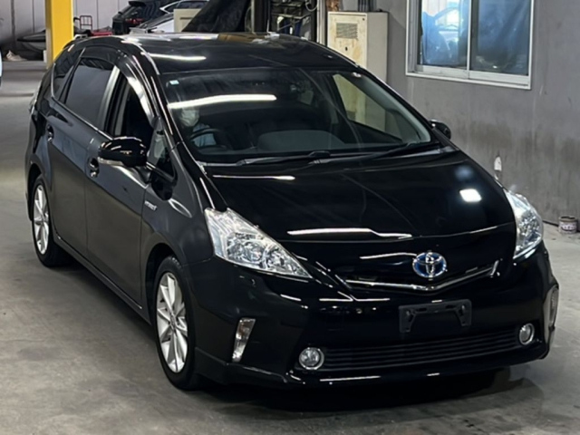 TOYOTA PRIUS ALPHA 2012