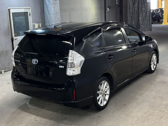 TOYOTA PRIUS ALPHA 2012