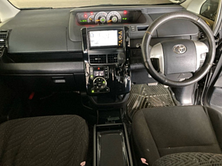 TOYOTA NOAH 2010