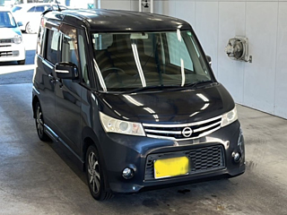 NISSAN ROOX 2011
