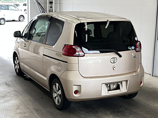 TOYOTA PORTE 2010