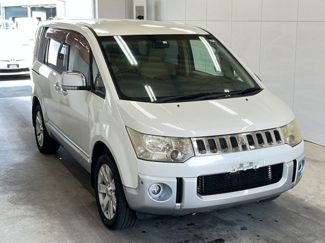 MITSUBISHI DELICA D5 2008