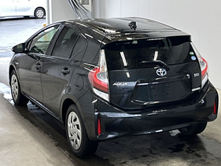 TOYOTA AQUA 2017