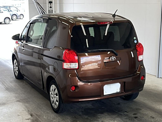 TOYOTA PORTE 2013