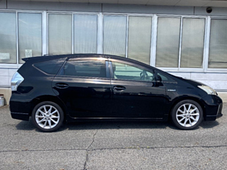 TOYOTA PRIUS ALPHA 2013
