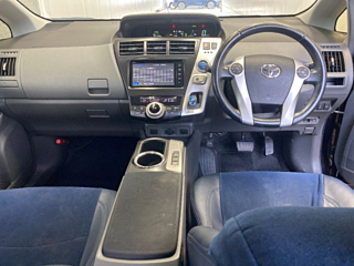 TOYOTA PRIUS ALPHA 2013