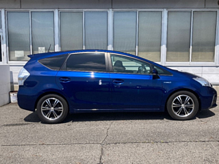 TOYOTA PRIUS ALPHA 2011