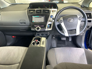 TOYOTA PRIUS ALPHA 2011