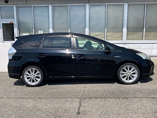 TOYOTA PRIUS ALPHA 2012