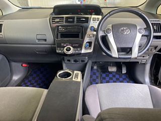 TOYOTA PRIUS ALPHA 2012