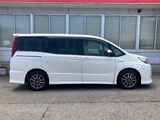 TOYOTA NOAH 2014