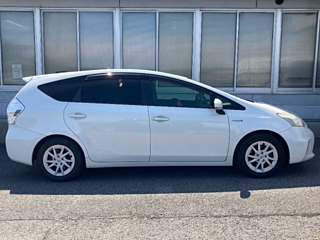 TOYOTA PRIUS ALPHA 2012