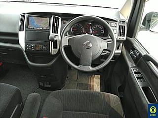 NISSAN SERENA 2010