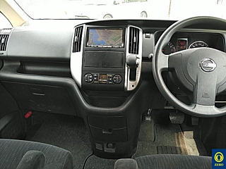 NISSAN SERENA 2010