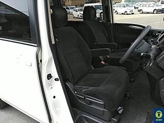 NISSAN SERENA 2010