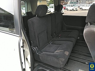 NISSAN SERENA 2010