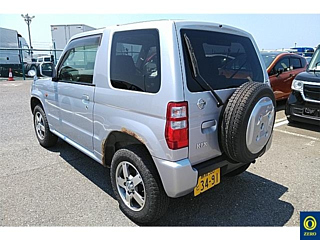 NISSAN KIX 2012