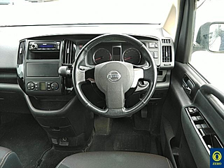 NISSAN SERENA 2010