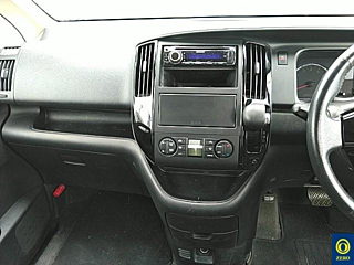 NISSAN SERENA 2010