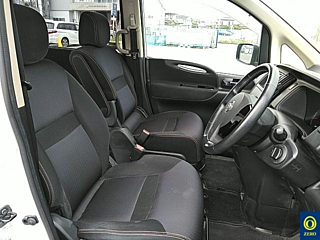 NISSAN SERENA 2010