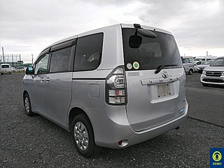 TOYOTA VOXY 2010