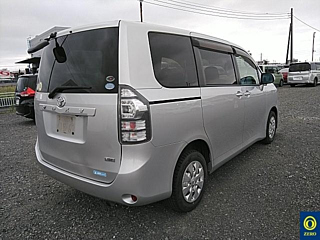 TOYOTA VOXY 2010
