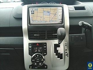 TOYOTA VOXY 2010