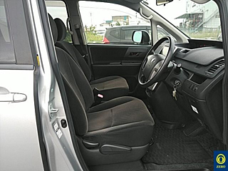 TOYOTA VOXY 2010