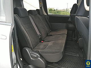 TOYOTA VOXY 2010