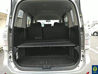 TOYOTA VOXY 2010