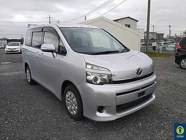 TOYOTA VOXY 2010