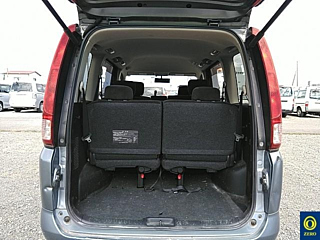 NISSAN SERENA 2010