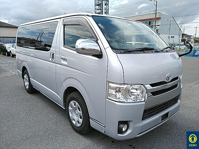 TOYOTA HIACE VAN 2016