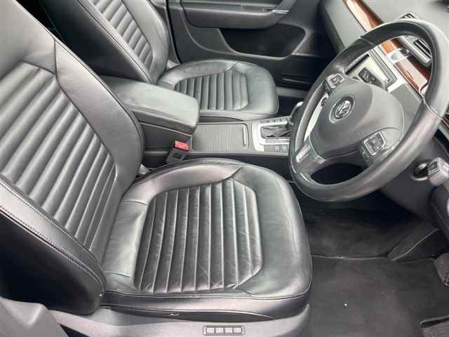 VOLKSWAGEN PASSAT VARIANT 2012