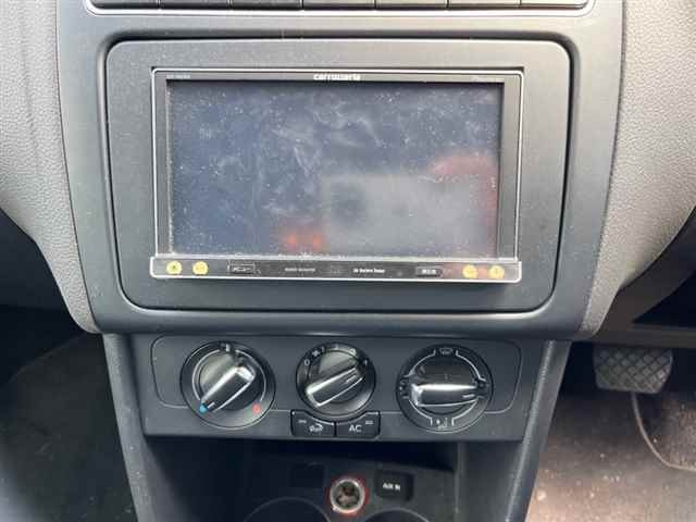 VOLKSWAGEN POLO 2012