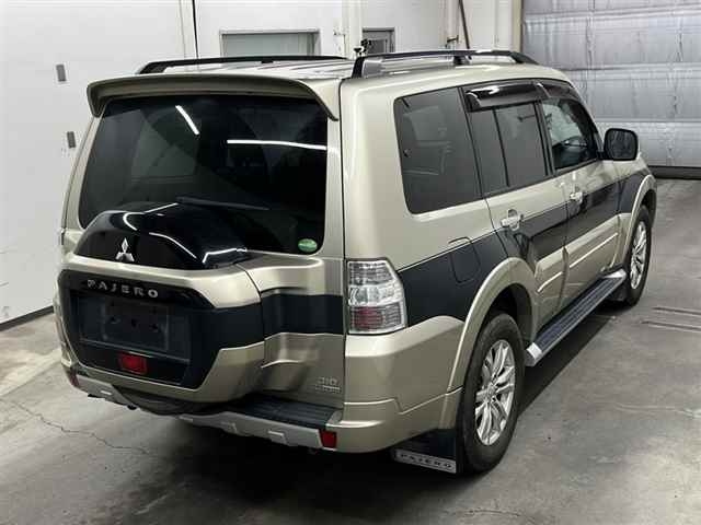 MITSUBISHI PAJERO 2014
