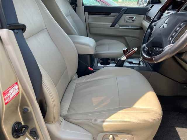 MITSUBISHI PAJERO 2014