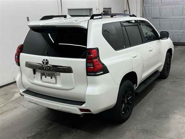 TOYOTA LAND CRUISER PRADO 2022