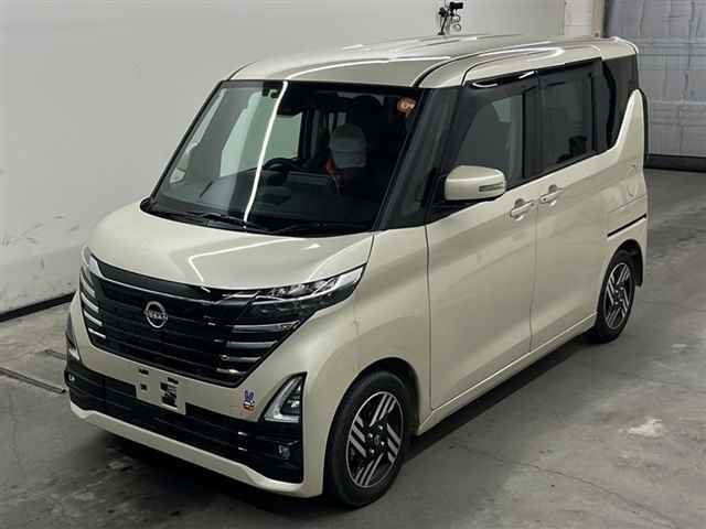 NISSAN ROOX 2025