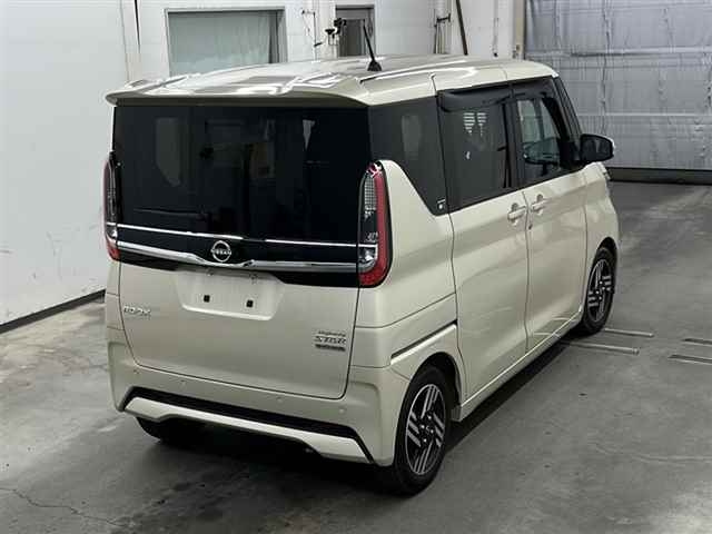 NISSAN ROOX 2025